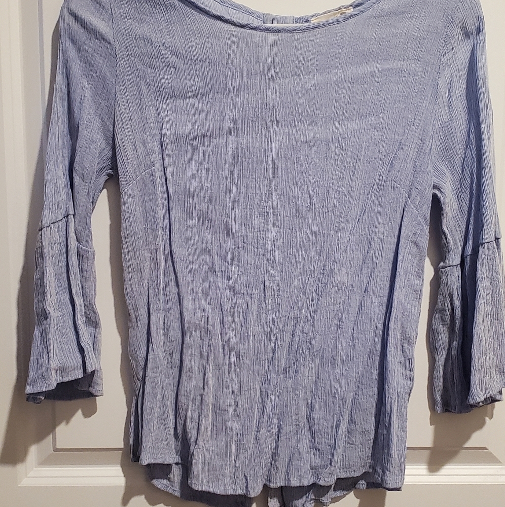 Button back crinkle blouse